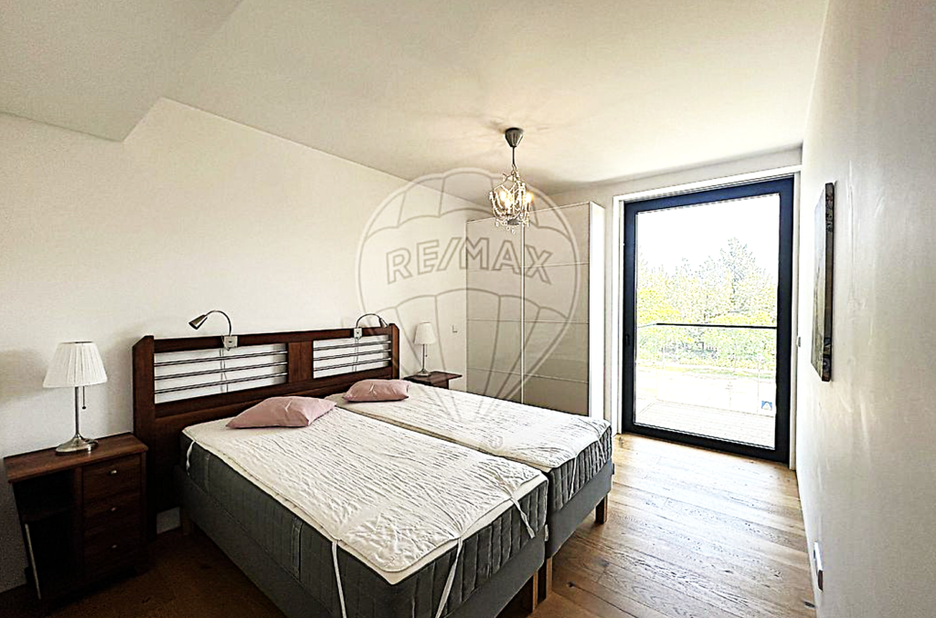 Guest bedroom featuring two twin beds with high-quality linens and modern styling.